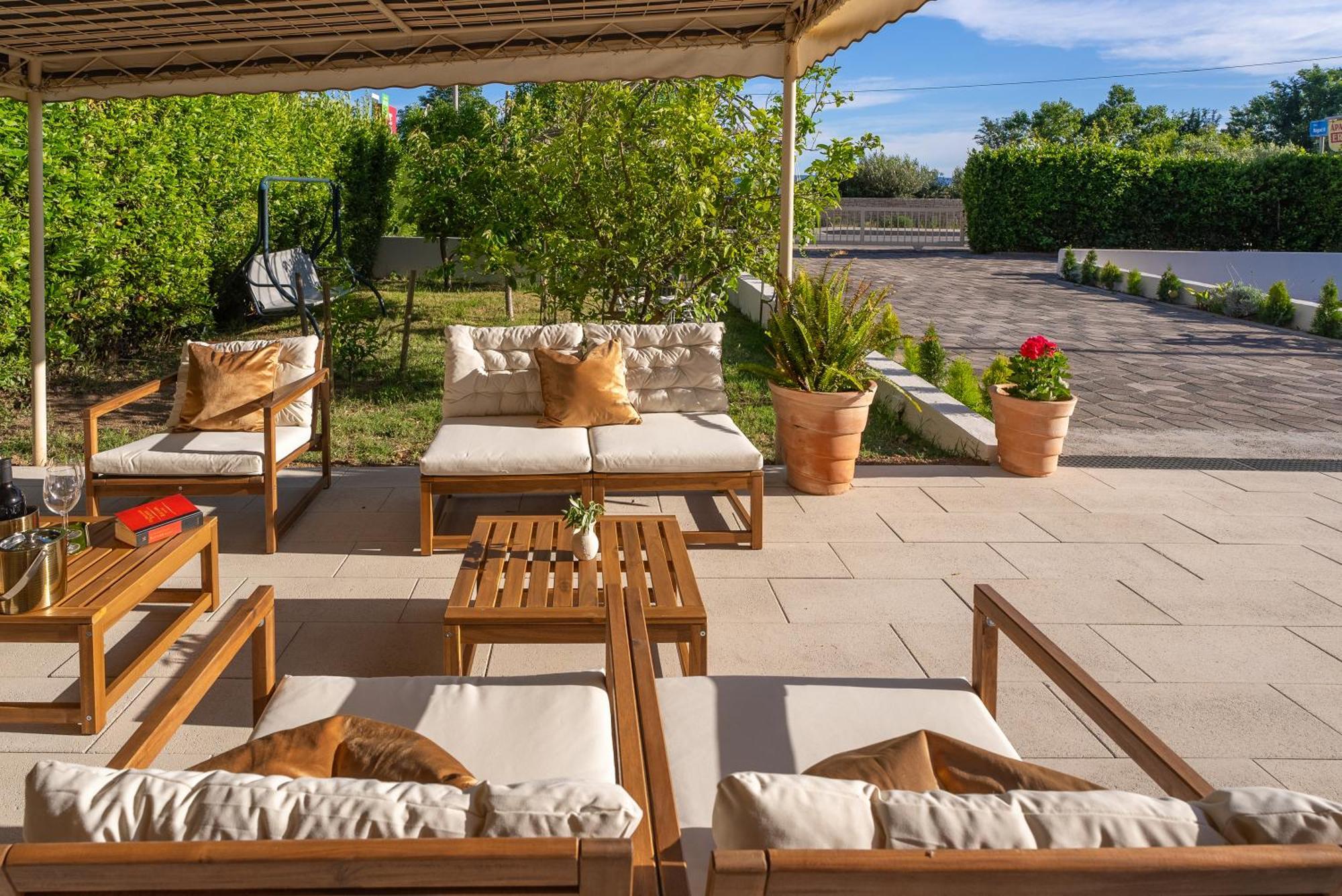 Storge Boutique Bed & Breakfast Omiš Exteriör bild