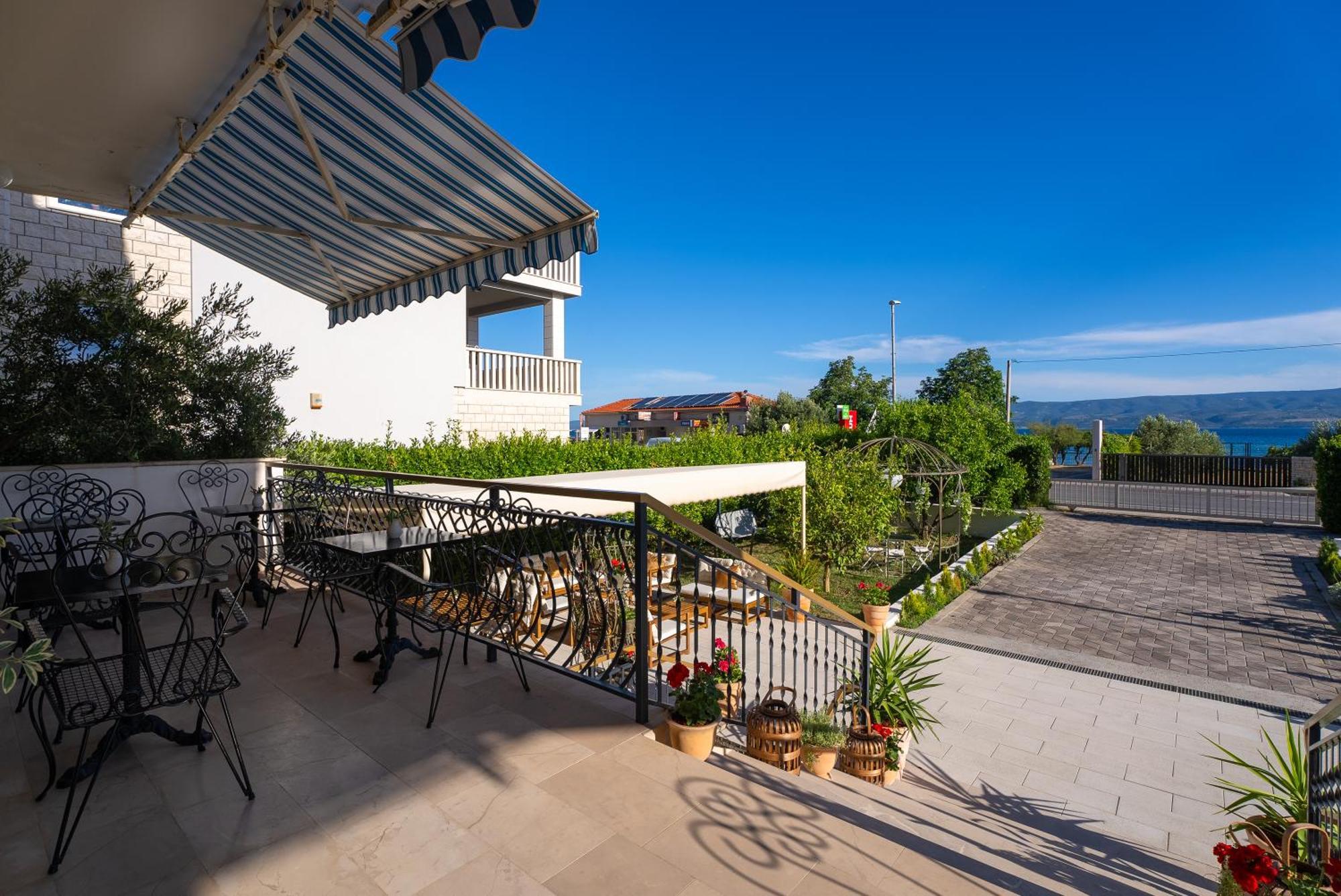 Storge Boutique Bed & Breakfast Omiš Exteriör bild