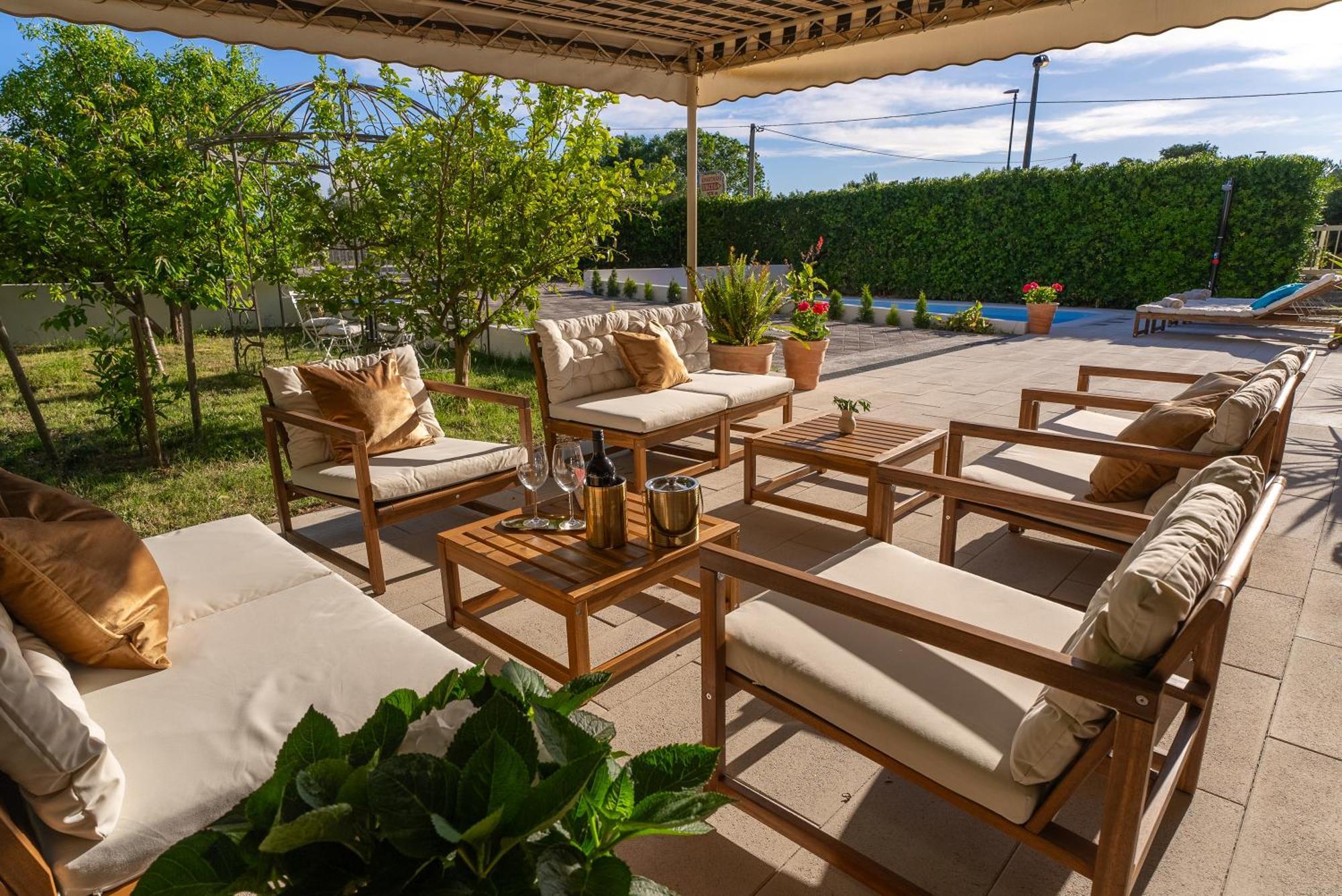 Storge Boutique Bed & Breakfast Omiš Exteriör bild